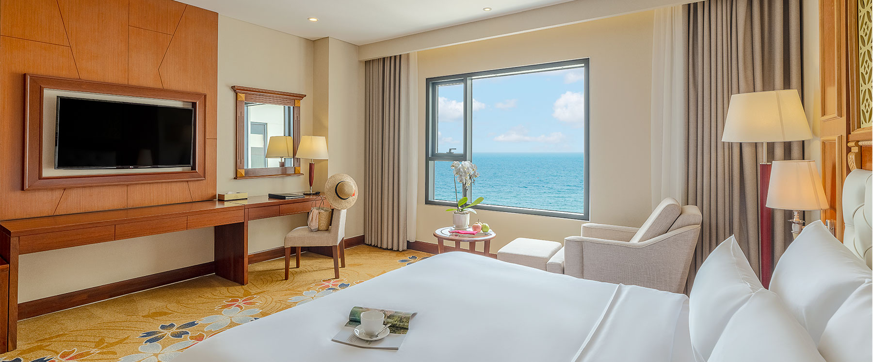 Premium Deluxe King Ocean View