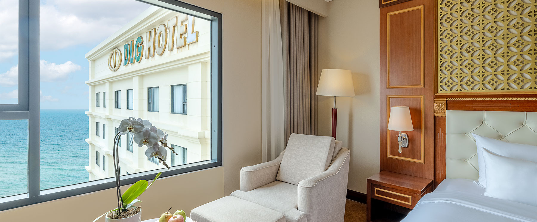 Premium Deluxe King Ocean View bedroom
