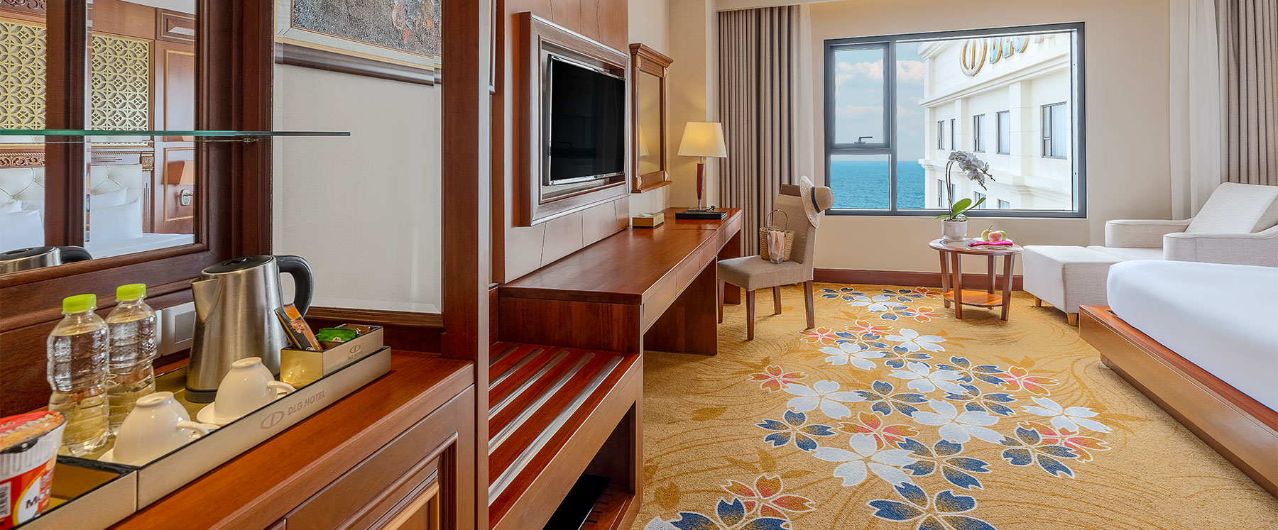 Premium Deluxe King Ocean View interior
