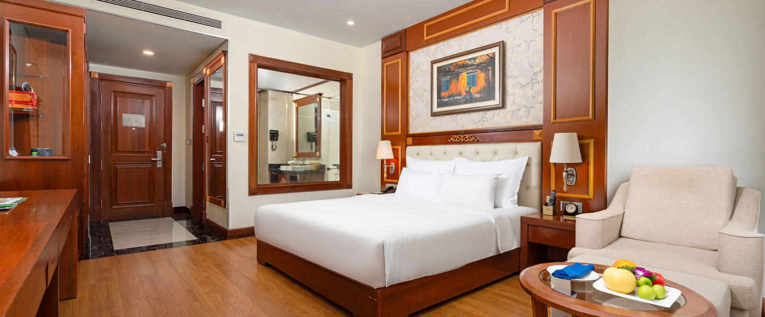 Deluxe Double Partial Ocean View bedroom