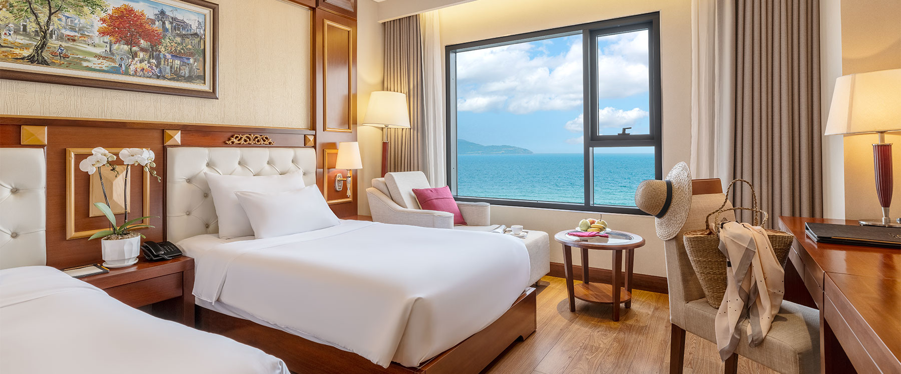 Deluxe Twin Ocean View bedroom