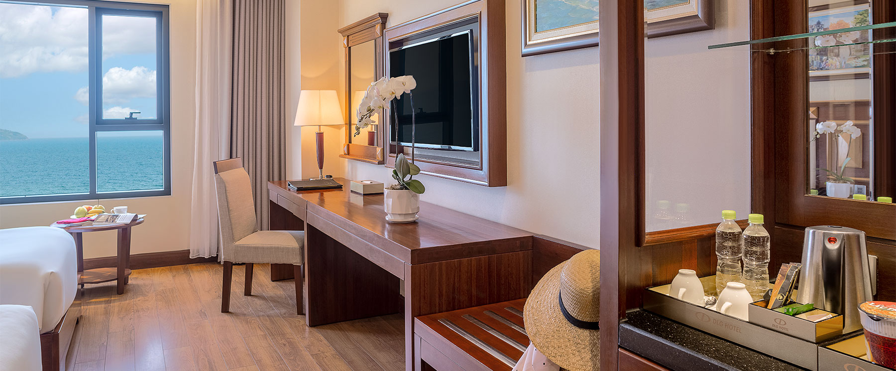 Deluxe Twin Ocean View interior