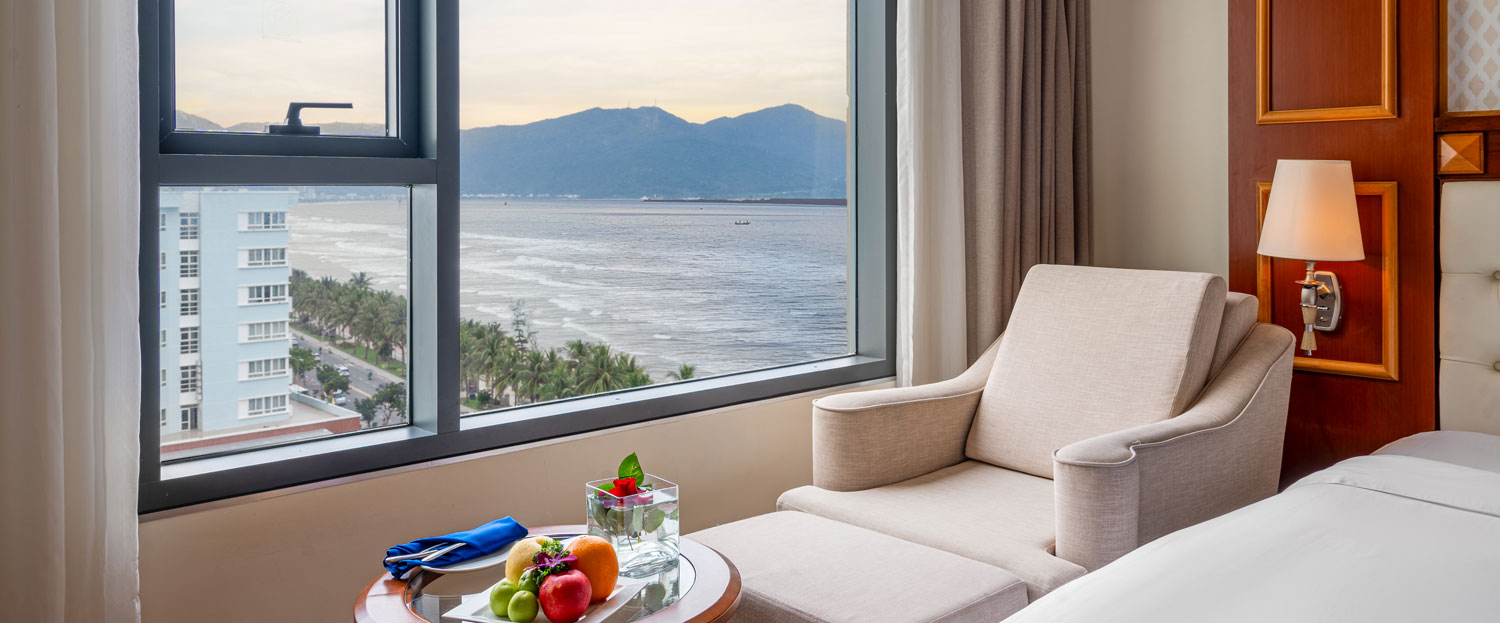Deluxe Twin Partial Ocean View bedroom