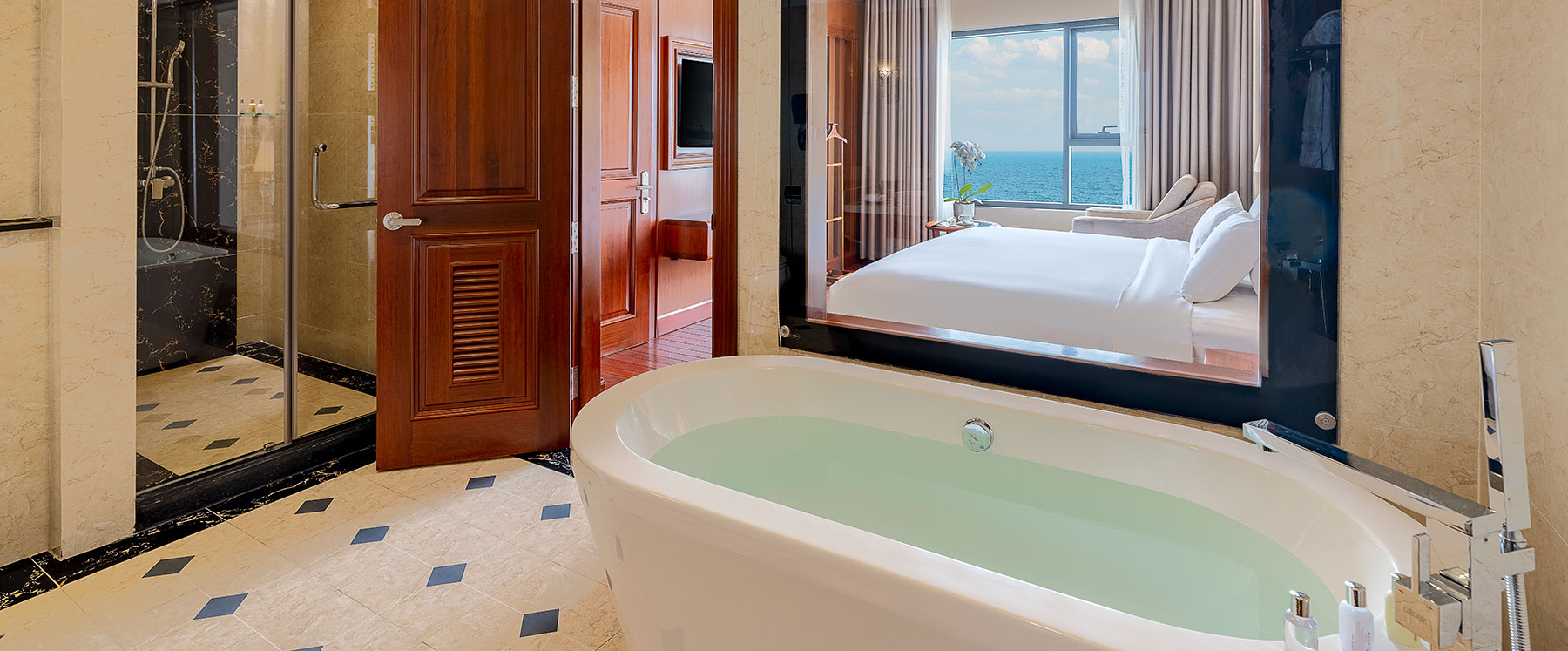 Executive Suite Ocean Front interior